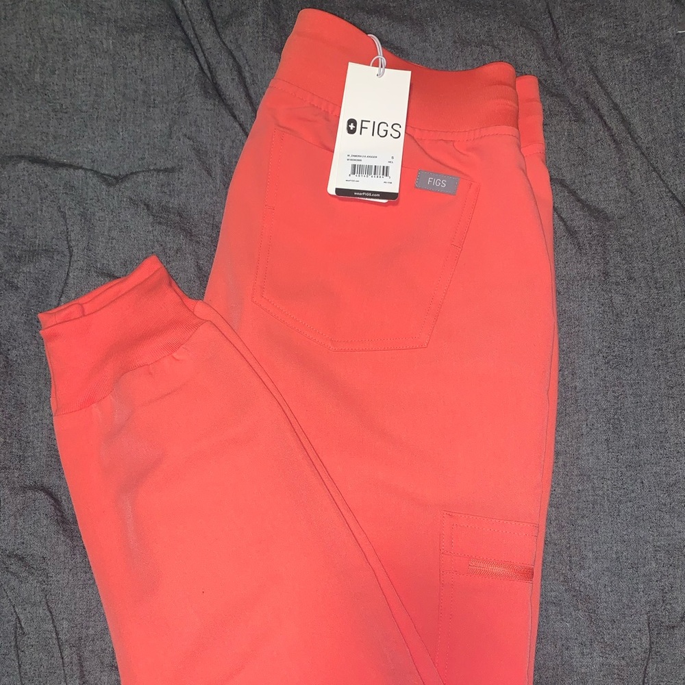 Figs hot coral set